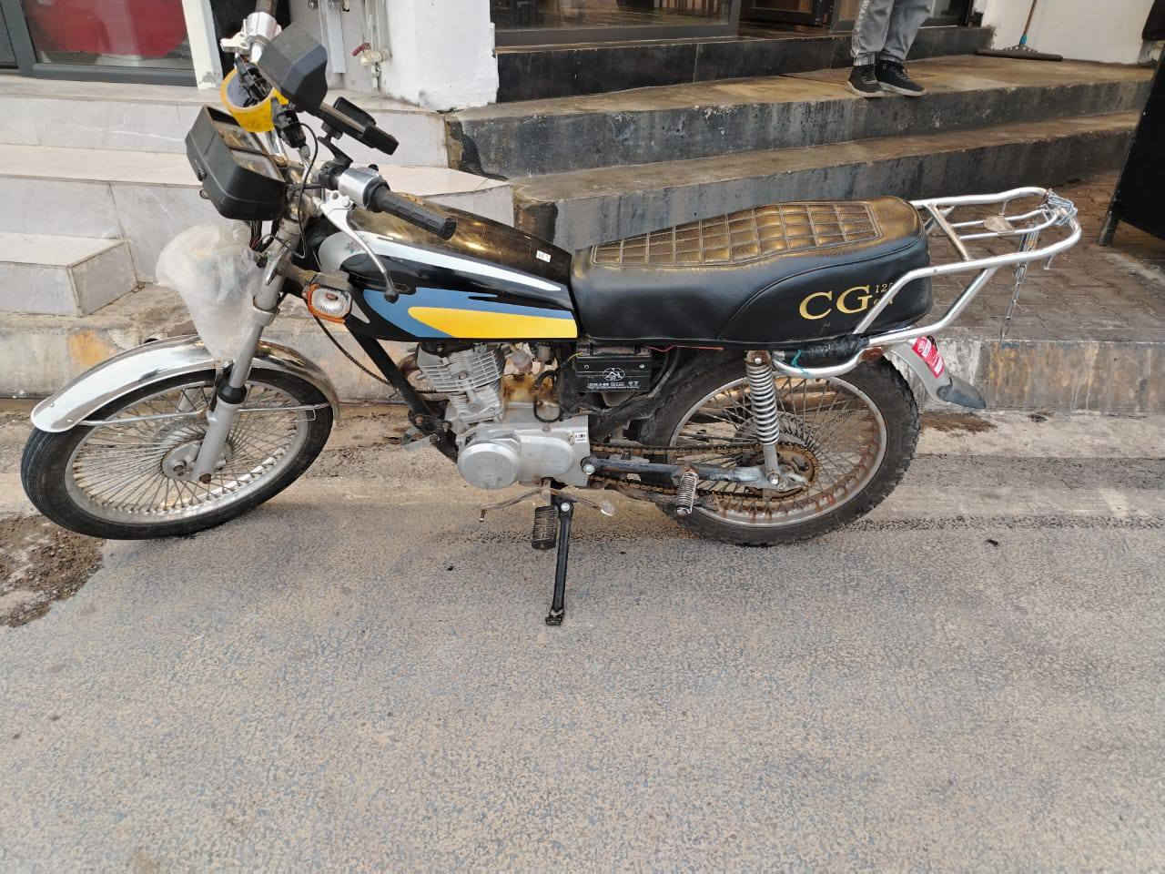 سلام عليكم 
دراجه ايراني أربعة گير نامي برو موديل 17 للبيع او المراوس مكينه مفتوح خير من الله لا صرف لا بخار فقط.الهندر خربان سعر 225 للاستفسار *********** 👍🫡
