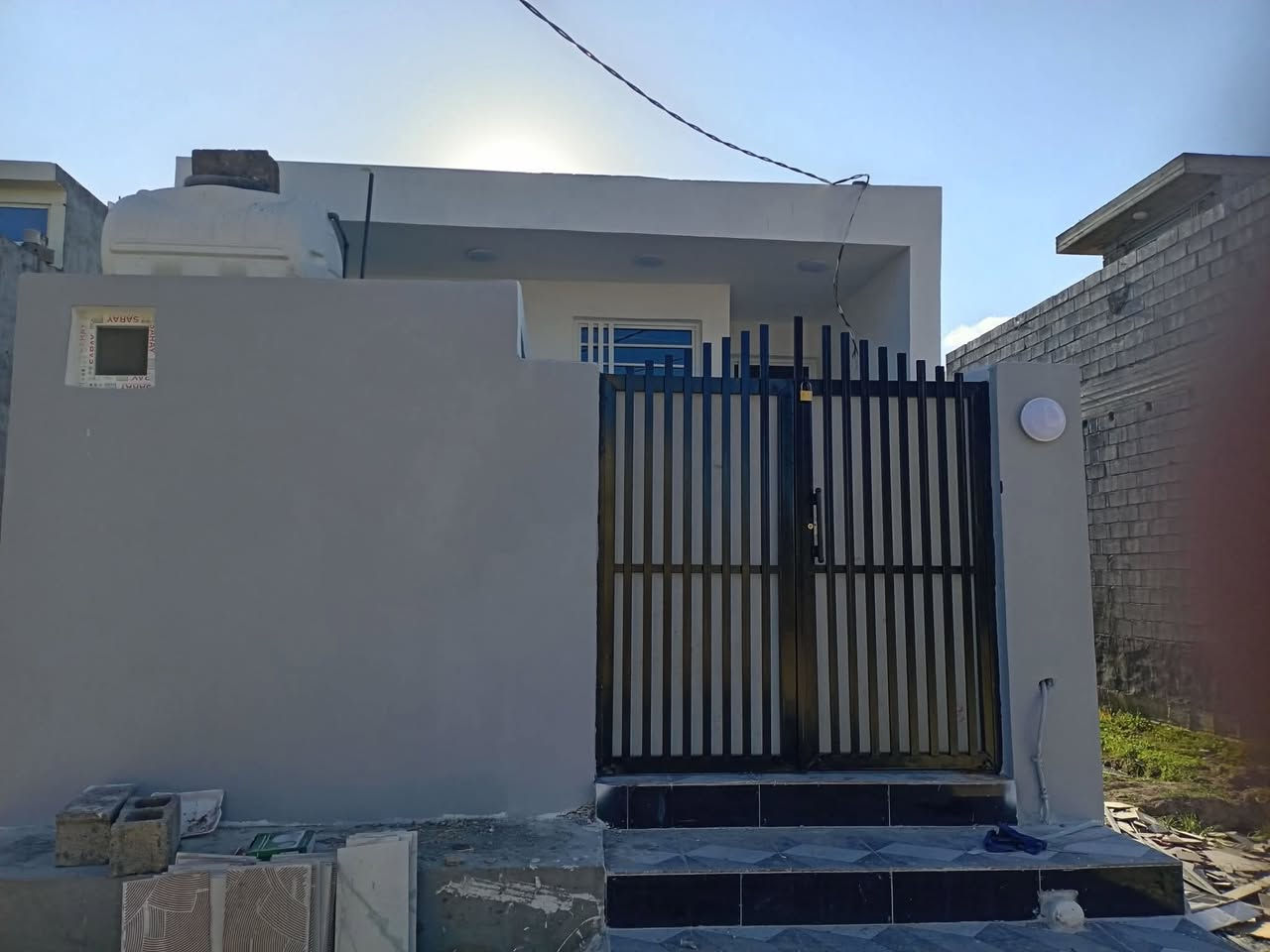 🏠 دار للبيع في ديالى بعقوبة بهرز حي الشرطة
- مساحة: 100 متر
- بناء حديث غير مسكون
- الموقع: قرب جامع الشكور أو مدرسة السدن، فرع 6
- السعر: 45 مليون، بيه مجال

للاستفسار: *********** أو ***********
