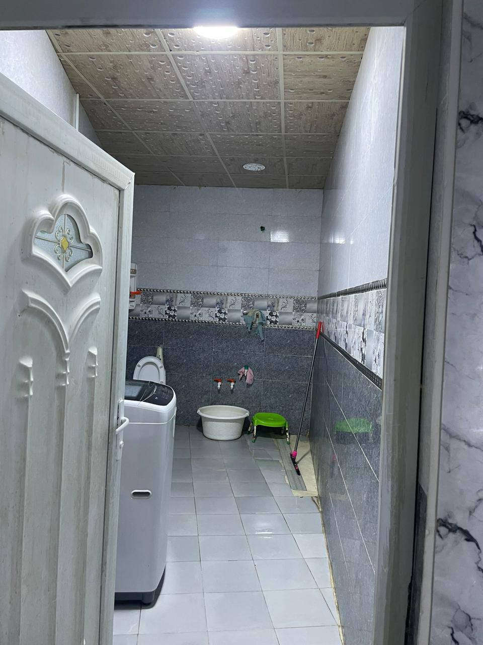 دار للبيع في قضاء شط العرب الصالحية شارع الحسن المجتبى قرب مدرسة الريف الزاهر يبعد عن الشارع العام 300 متر نهاية فرع اخر بيت مساحته 200متر يتكون من 2غرف نوم صاله وستقبال ومطبخ حمام داخلي و خارجي للاستفسار اتصل ***********
