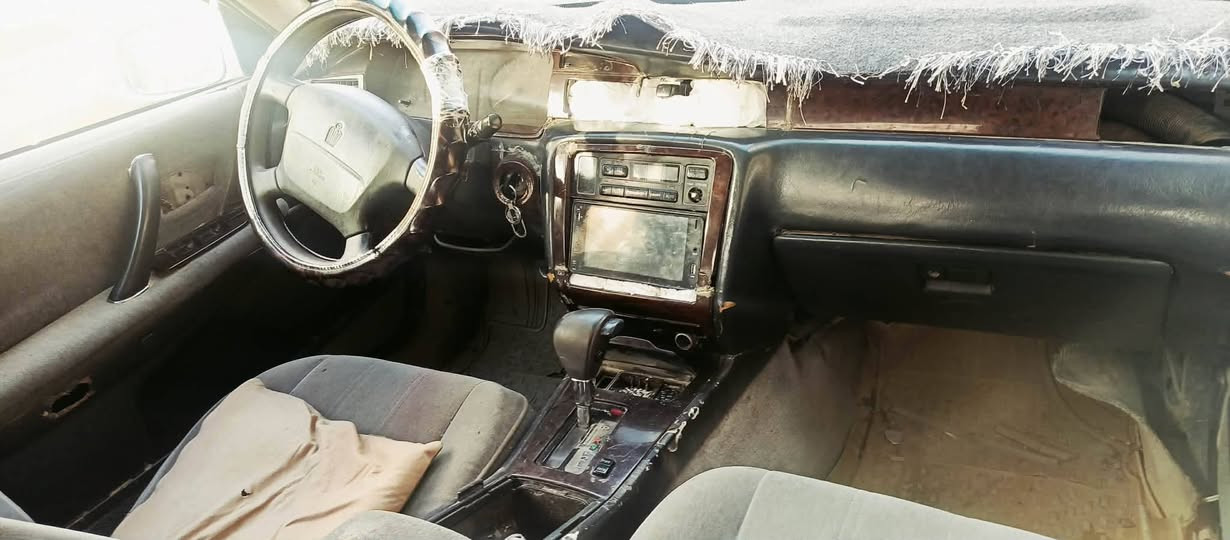 السلام عليكم ورحمة الله وبركاته.
راس الثور للبيع گير محرك ففتي شرط تايرات جدد صدر نص عمر
كهربائيات كلها شغاله لايت عالي ناصي بگ لايت اشاير اربعه شغالات مسجل 4سماعات/السعر 16 وبيها مجال شويه/مكان السيارة قرية النمل 
للاتصال***********
