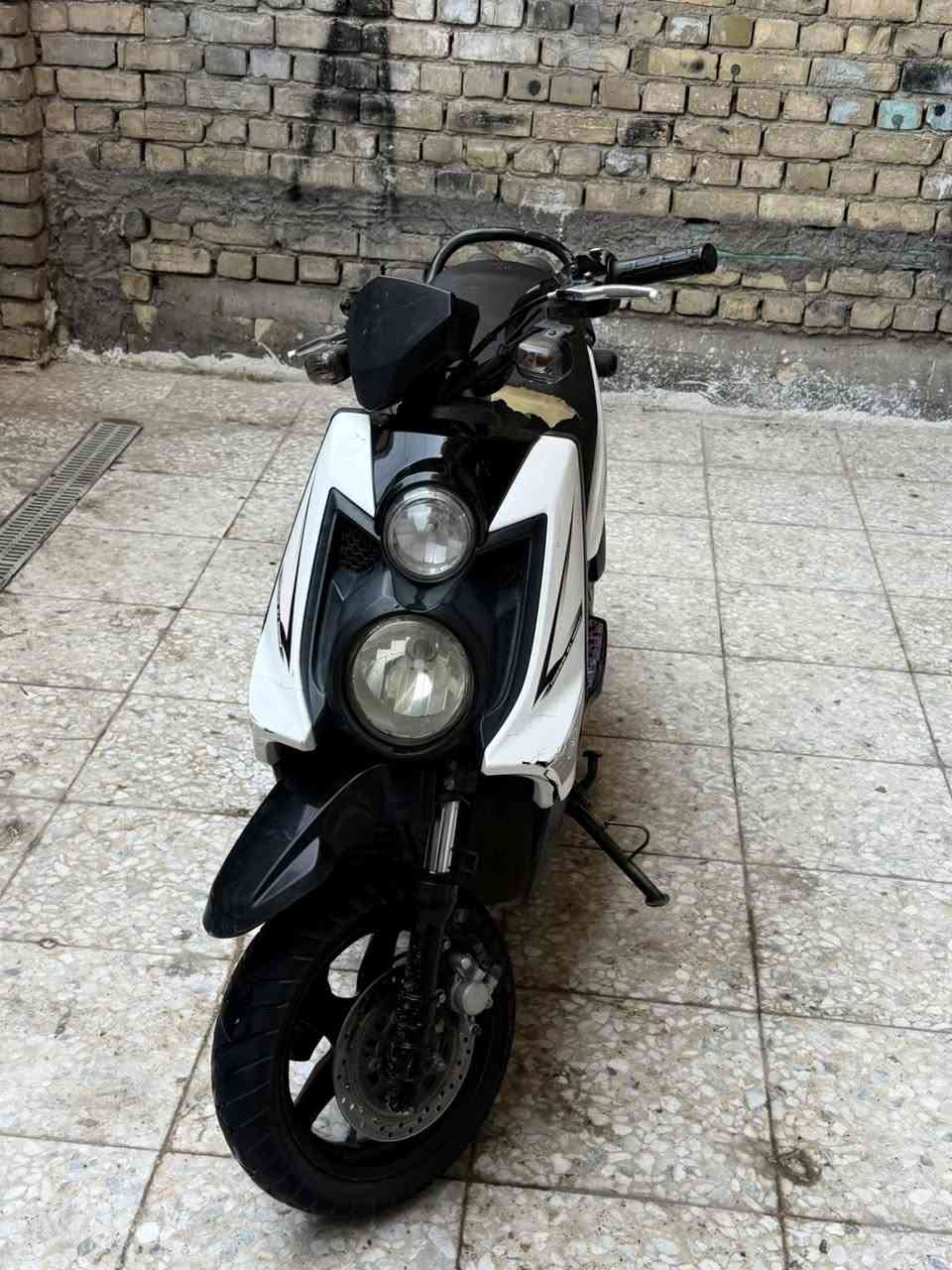 السلام عليكم شباب
سكنس جبلي دراجة نضيفة كلش ختم واحد برغي ما مفتوح بيها كفالة عامة من كهربائيات ومكينة وكل التفاصيل لايت امامي زنون عالي ناصي الكشن بعد الصور دوشمتة 
السعر مليون و150 الف وبيها مجال للطيبين
مكاني بغداد /حي اور
***********
