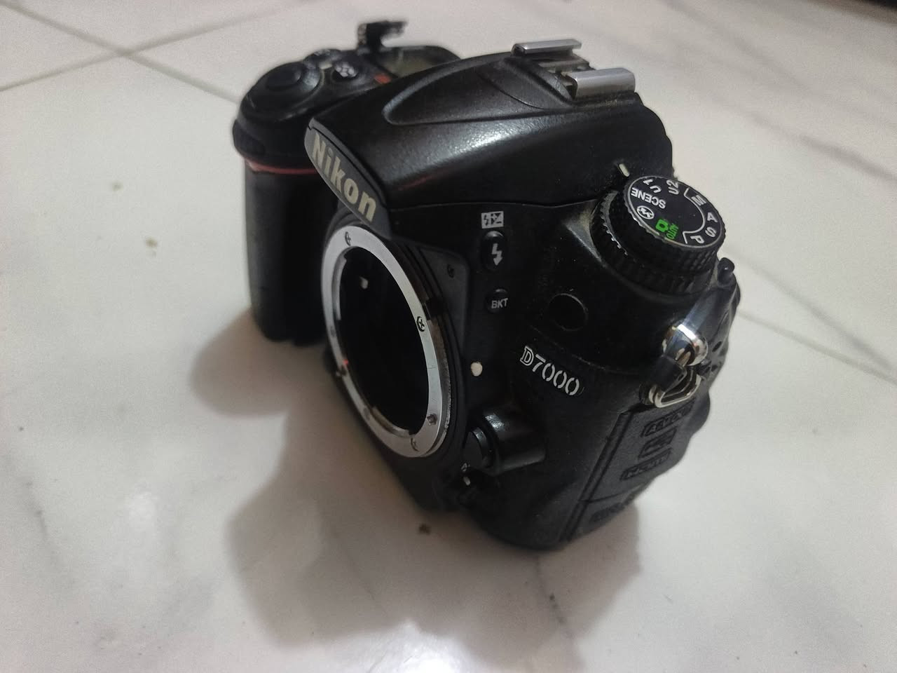 نيكون D7000 نقص بطاريات فقط للبيع السعر 400 الف مكاني الشطره م ***********
