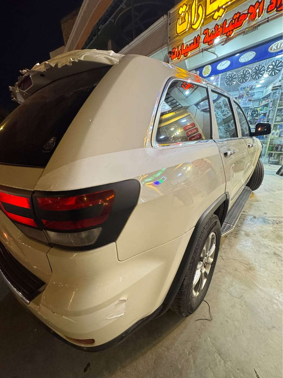 سلام عليكم جيب لاريدو 2011لمتدد

• ✔️ فتحة سقف كهربائية (سنروف)

 • ✔️ مقاعد جلد فاخرة

 • ✔️ كشنات مريحة مع تحكم كهربائي للمقاعد الأمامية

 • ✔️ تدفئة للمقاعد (حسب الفئة)

 • ✔️ ستيرن جلد متعدد الاستخدامات

 • ✔️ مثبت سرعة

 • ✔️ نظام تشغيل بدون مفتاح (بصمة)

 • ✔️ شاشة معلومات وسطية

 • ✔️ بلوتوث + مدخل AUX / USB

 • ✔️ نظام صوت ممتاز

 • ✔️ مكيف أوتوماتيك ثنائي التحكم

 • ✔️ مرايا كهربائية مع تسخين

 • ✔️ نوافذ كهربائية بالكامل

 • ✔️ كاميرا خلفية (في بعض الفئات)

 • ✔️ حساسات خلفية

 • ✔️ جنوط ألمنيوم

 • ✔️ إضاءة ضباب أمامية

 •الحادث تبديل جاملغ وبنيد 

السعر 155وبيه مجال لشراي 

مكينه 6سلندر 

*********** ناصرية, ذي قار
