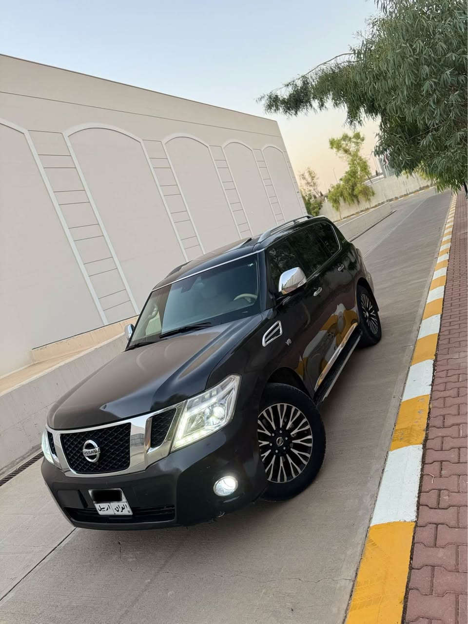 Nissan patrol 
مۆدیل ٢٠١٢ 
دەرەجە یەک فول فول قەپات مواسەفات 
٢ یان ٣ پارچەی بۆیاخە بێ ناو گرتن 
دەبڵ گێر + ٣ شاشە + بەسمە + دەرکە بەسمە + کوشن و سوکان خەزن و کارەبای + رادار +خەتی جادە + ناو زەرد +شاشە گەورە + کەلە شاشە + تەبرید مەرکەزی و سەلاجە +سیستەم فول ECO+٣ ریز کوشن+ دەرکە سەحب جەغ   مواسەفاتی لە ژمار نایە تاخم تایە و ویلی لۆکە 
گێر و مەکینە و کارەبایەتی هەمو قەلبی مەزبوتە و بەشەرت 
نرخی ٢٤٥ وەرەقەیە و مەجالێکی کەمی تێدایە ٨٠ وەرەقەی غرامە لەسەرە دوای مامەڵە دەیگەرێنمەوە گۆرینەوەش دەکەم بە شتێک بە دڵم بێ 
ناونیشان هەولێر 
تکایە هەمو شتێک بخوێنەوە ئەگەر موشتەری تەلەفۆن بکە لە خزمەتم 
ژم*********** أربيل, العراق
