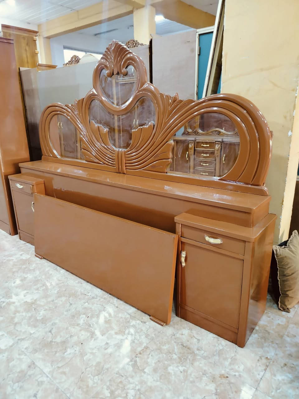 السلام عليكم غرفه مستخدمه عنوان واسط العزيزيه سعر 450 يوجد واتساب ***********
