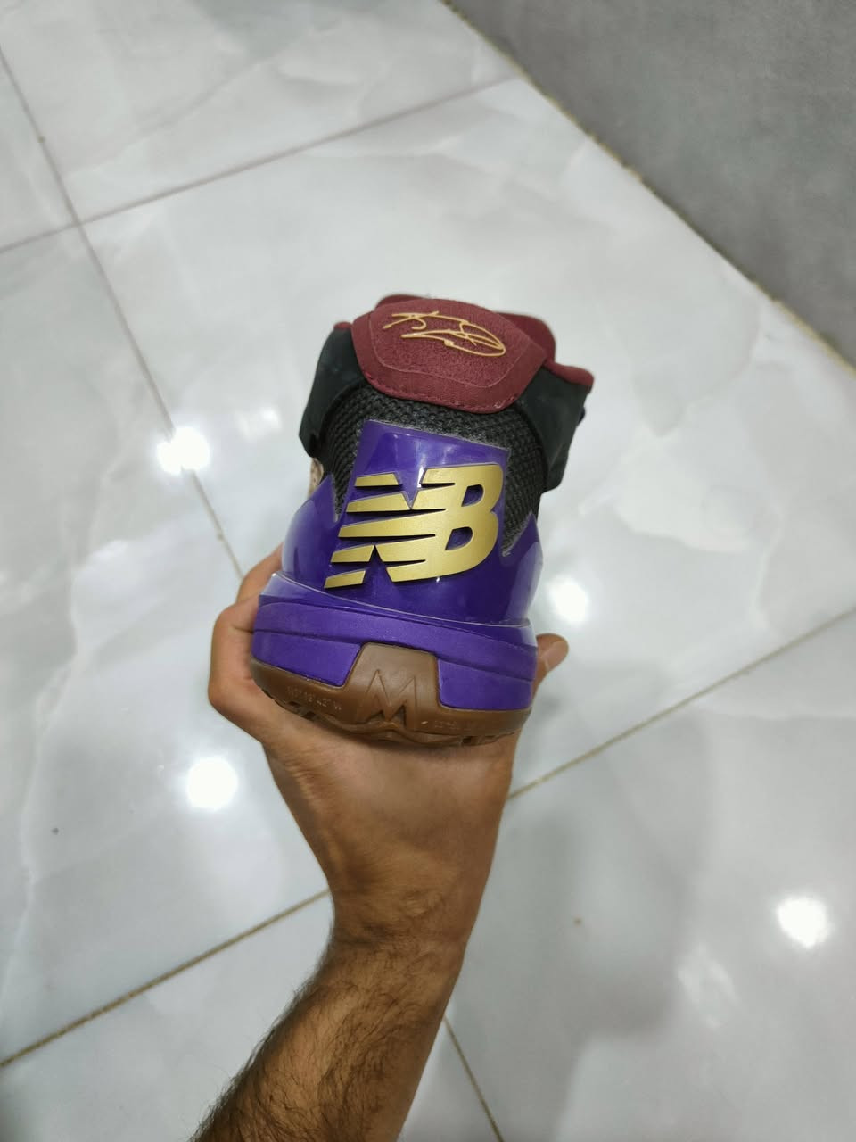 حذاء كرة السلة  New Balance KAWHI II (الإصدار الثاني)، وهو الخط الخاص بنجم الـ NBA "كواي ليونارد".
قياس 42 ما مستخدم بس متروك ومترب السعر 25 الف
حذاء كرة السلة  New Balance KAWHI II (الإصدار الثاني)، وهو الخط الخاص بنجم الـ NBA "كواي ليونارد".


**إذا كنت صاحب هذا الإعلان وتريد حذفه لأي سبب، رجاءا أرسل رسالة إلى الدعم الفني**