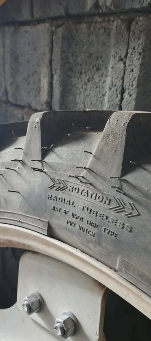 سەرەتا بەناوی خوای گەورە میهرەبان ئەم جوتە تایە بۆفرۆشتن زۆر پاک ماوەتەوە کەم ئیشی کردوە ستارماکس تورکی. 
***********
