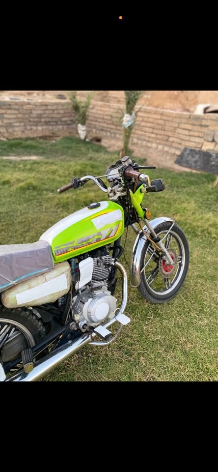 سلام عليكم

🏍️سولنك سفان ٥ كير 2024🟢🟢

1️⃣دراجه شلعه ومعدل خير من الله 

2️⃣اوراق كامله 

محرك ٢٠٠ cc

3️⃣محرك ما مفتوح 

4️⃣دراجه شوفت عينك خير من الله

5️⃣تايرات جدد 

6️⃣لون مميز 🍏

7️⃣كرهباءيات كامله 

8️⃣لايت لد زنون عالي ناصي 

9️⃣شاشه أضويه بالتوث شغال بس الكيج طافي 

مكان سريع الدولي الجسر السابع 

لاستفسار الاتصال عله الرقم ***********

