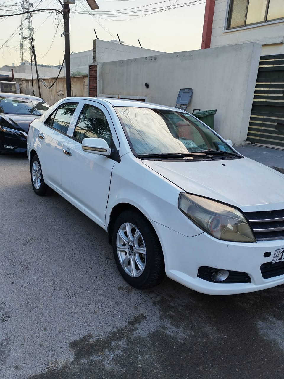 السلام عليكم من رخصه الادمن جلي ام كي 2013 رقم دولي باسمي السياره بلاديه فقط اهلال خلفي بي صبغ مكان بغداد الدوره *********** تصل وتدلل السعر ٤٨ بيها مجال حك الجيه
