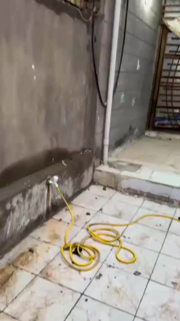 السلام عليكم متوفر بيت للأيجار 150 متر بيد جديد وجاهز من كل شيء المكان البوبيات البزل المدفون علئ الشارع
العام تفاصيل أكثر واتساب ***********
@إشارة
