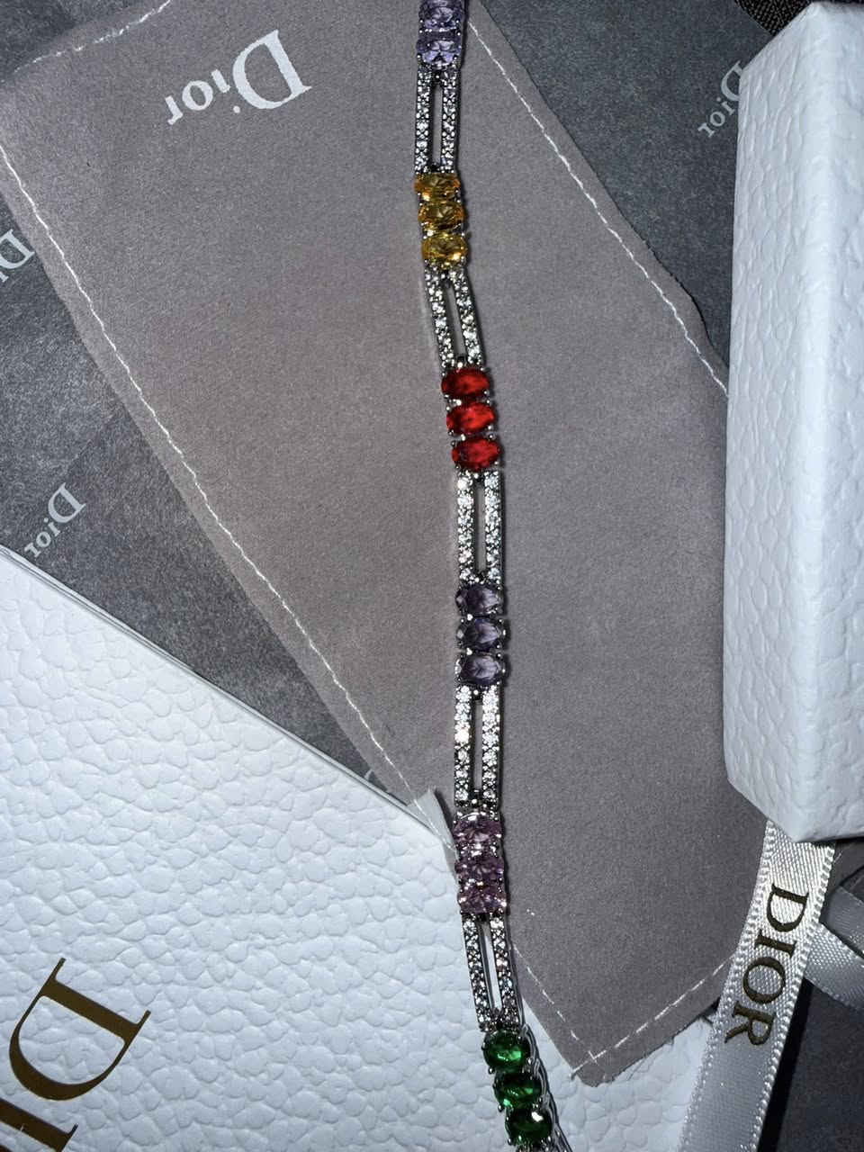 ✨ للبيع أسوار فاخرة من Dior راقٍ وألوان مميزة ✨
أضيفي لمسة من الأناقة والتألق إلى إطلالتك مع هذه الأساور الراقية المرصعة بأحجار ملونة جذابة وتصميم عصري يناسب جميع المناسبات.

💎 تصميم أنيق وفخم
💎 أحجار بألوان زاهية ولمعان جذاب
💎 مناسبة للاستخدام اليومي والمناسبات الخاصة
💎 هدية رائعة لمن تحبين

📦 الحالة: جديدة

للطلب أو الاستفسار يرجى التواصل عبر الخاص.


**إذا كنت صاحب هذا الإعلان وتريد حذفه لأي سبب، رجاءا أرسل رسالة إلى الدعم الفني**