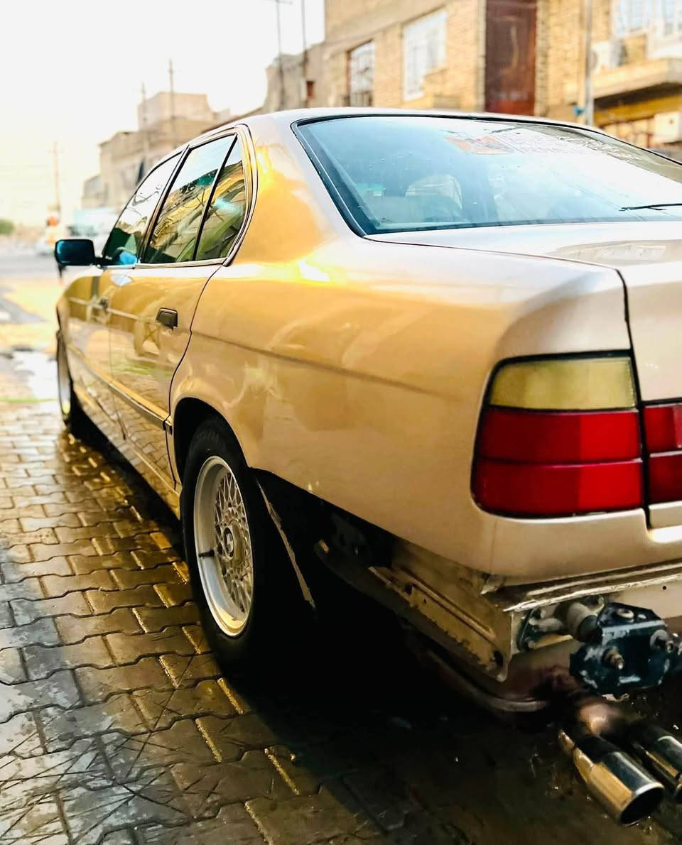 سلام عليكم (BWM(520 سياره نضيفه كير مكينه خير من اللۿہ تبريد❄️كشنات جلد السياره شماليه رقم أربيل داخل عسلي كهربائيات كامله من دعاميه لدعاميه السياره نضيفه كير عادي فتحه سلايت بلقماره الي ياخذها مايخسر لئن متعوب عليها تخم تاير جديد سعر السياره 52ورقه وبيهه مجال  مكان السياره بغداد  (الهاتف : ‭***********
