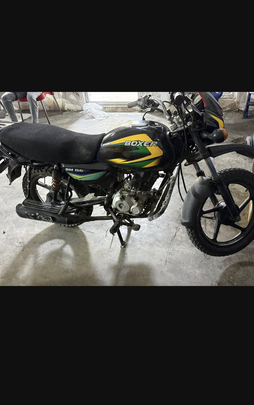 سلام عليكم بوكسر مديل 21 اوراق كامله مناقصها برغي كامله كبل للشارع مكفوله كهربائيات تايرات جدد كلجات جدد السعر مليون و ١٥٠ وبيها مجال بسيط عنواني مجمع بسمايه رقم ***********
