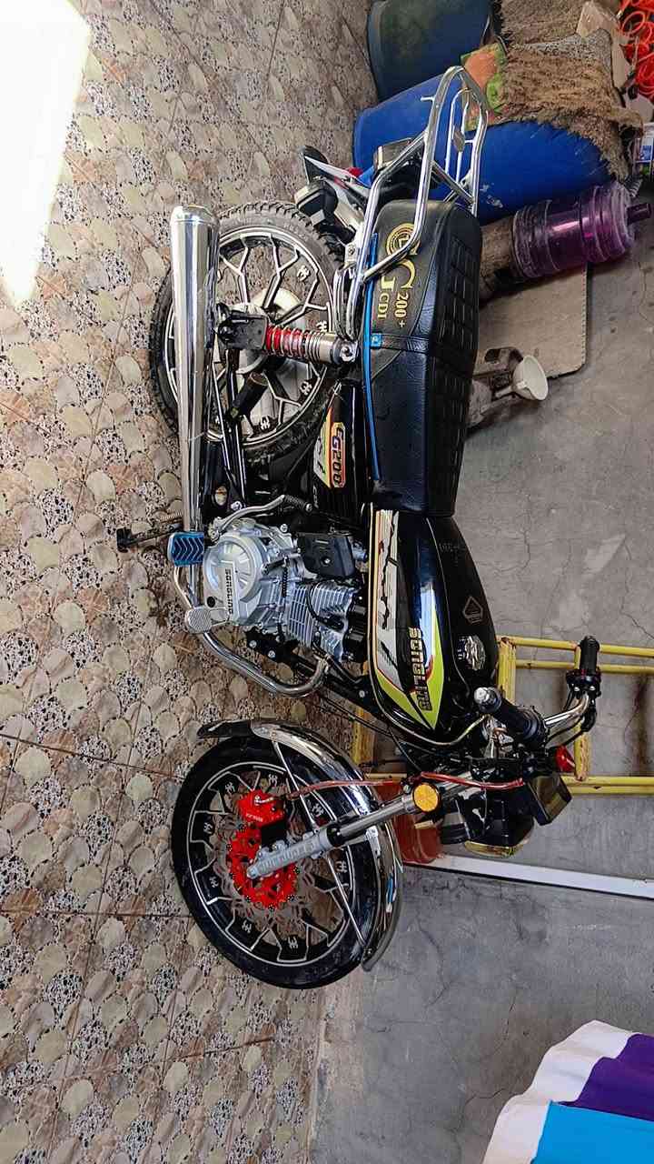 السلام عليكم درجة سيفان موديل 25صاره ١٠تيام من طالعه من وكيل درجة جديده مكينه 200دهن شركه بعده مكاني حله حي العسكري شارع 80سعر825وبيه مجال ***********
