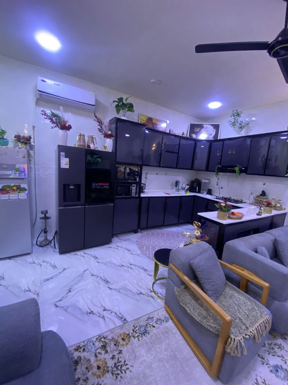 السلام عليكم 
شقه للايجار 
مناوي الجم 
فوك بيت 
غير موثث
درج معزول 
غرفتين وصاله ومطبخ وصحيات نضيفه فول 
يجاره قفل شامل جور الماي والكهرباء 500


**إذا كنت صاحب هذا الإعلان وتريد حذفه لأي سبب، رجاءا أرسل رسالة إلى الدعم الفني**