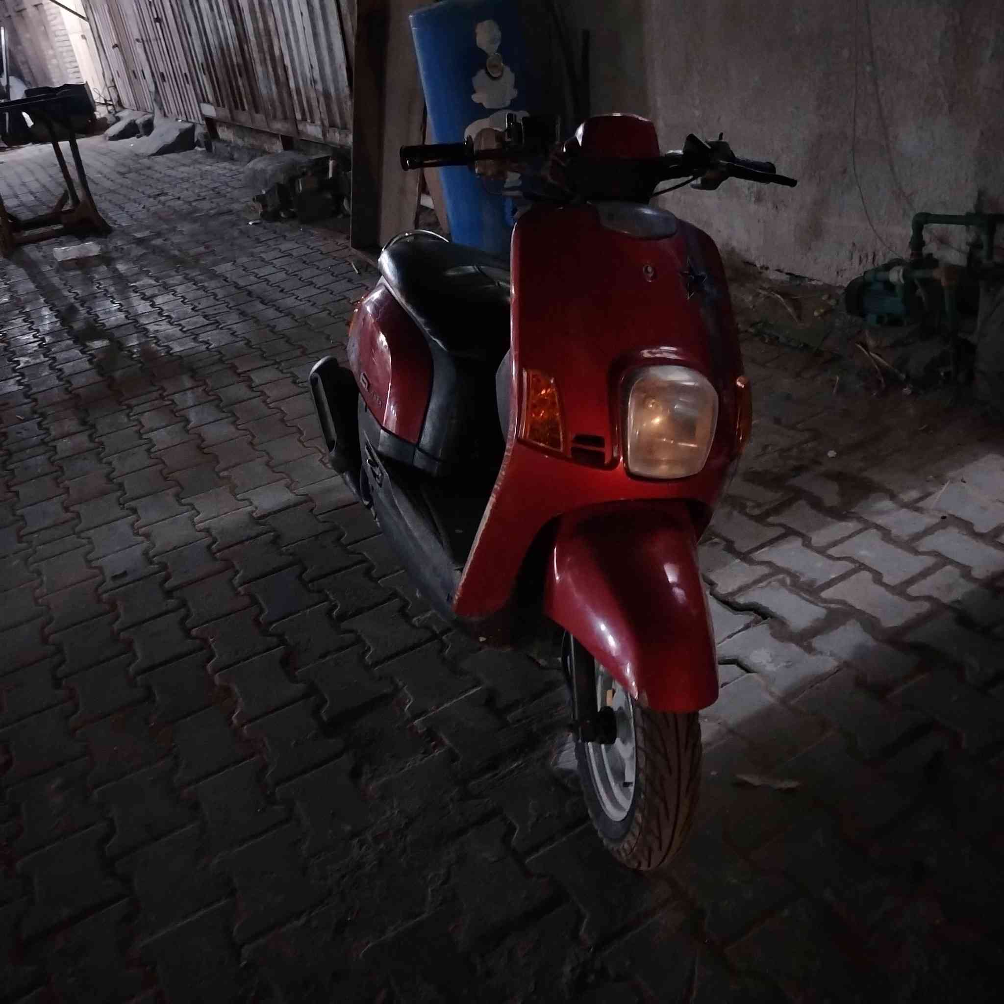 بوليس موديل 2009السعر 700وبيها مجال الرقم***********
