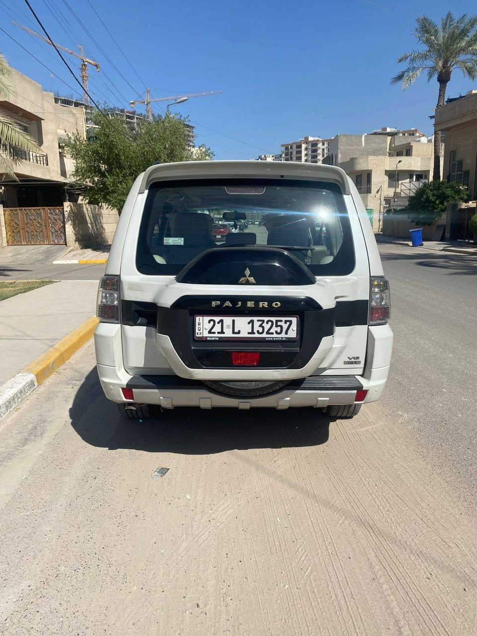 سيارة باجيرو 2015 نظيفة جدا
محرك 3500 V6 

فول مواصفات حبتور 

فتحة سقف سلايد 

كشنات جلد

7 راكب

كير اتوماتيك 5 سرعات

كير خاص للتحكم بنظام الدفع الرباعي 
4wd دفع رباعي كامل دبل ثكيل و خفيف

شاشة وسطية محترمة وكاميرا خلفية وتخم تاير

حساسات خلفية

كرسي السايق والراكب كهرباء

دمام خلفي 

تبريد ٣ قطع

المرآة الوسطية نظام تضليل

لايتات زنون وكشافات ضباب مع 
بلوجكتورات 
 وكروس سرعة، 

مع يدات الابواب نیکل 

تحكم المري كهرباء وأشاير بالمري

نظام مانع انزلاق

اللون الخارجي صدفي وداخل بيجي

تحكم ستيرن كهربائي
مدوشم ستيرن 

وكشنات امامية دوشمة خارجية

خزان بانزين 90 لتر

السيارة نظيفة جدا رقم سليمانية 

ماشية 160كم 

السعر 180 ورقة وبيها حك الجية
مكاني بغداد المنصور ***********
