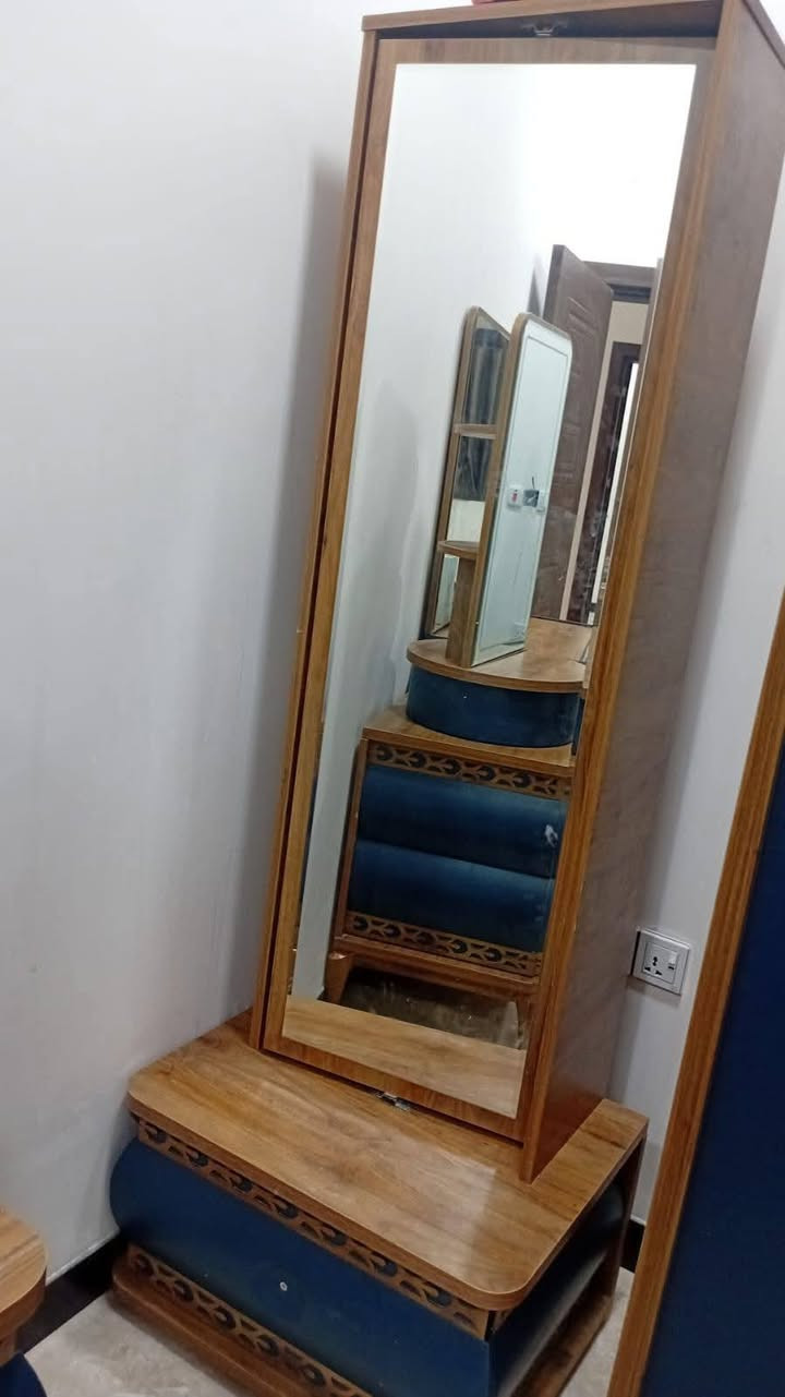 غرفة نوم نظيفة جدا ماخذيها بمليونين ونص اريدها بمليون ونص النظافة مالتها تجي وتشوف بعينك مكاني العامرية


**إذا كنت صاحب هذا الإعلان وتريد حذفه لأي سبب، رجاءا أرسل رسالة إلى الدعم الفني**