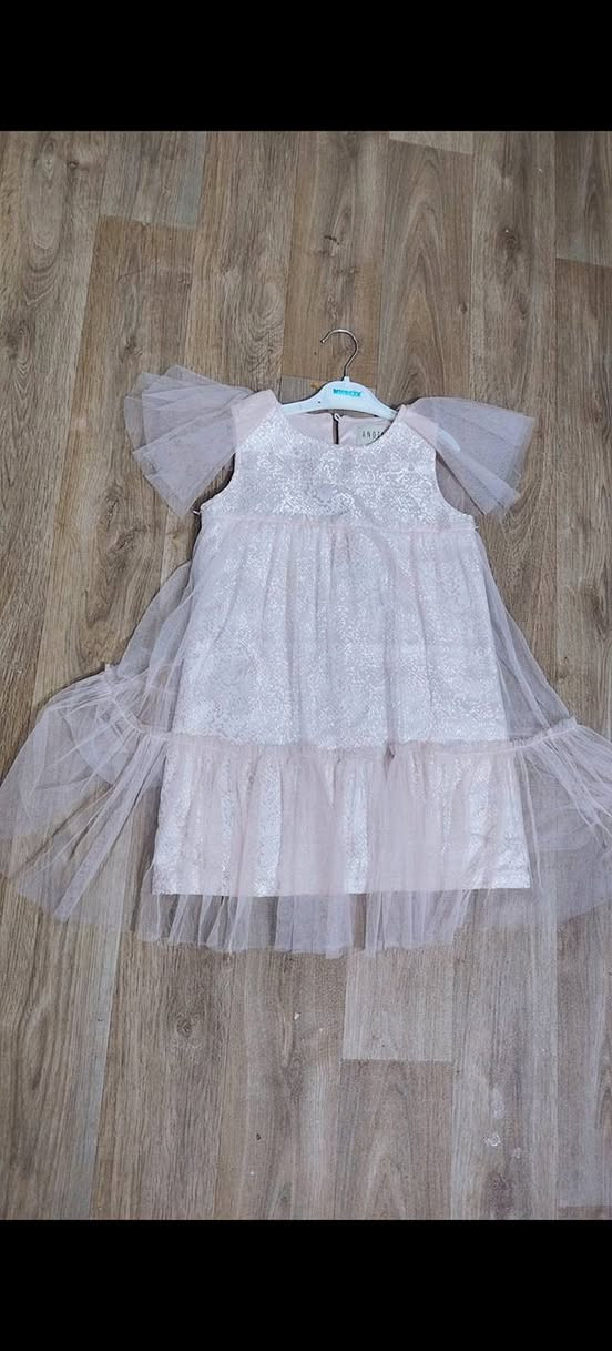 السلام عليكم
عندي هذي الاغراض للبيع
التراكات نسائية باله مستخدم نظيف جداا شلعه وحده
 ابيعهن
ملابس الاطفال كل قطعه وسعرها
متوفر توصيل لجمبع محافظات العراق


**إذا كنت صاحب هذا الإعلان وتريد حذفه لأي سبب، رجاءا أرسل رسالة إلى الدعم الفني**