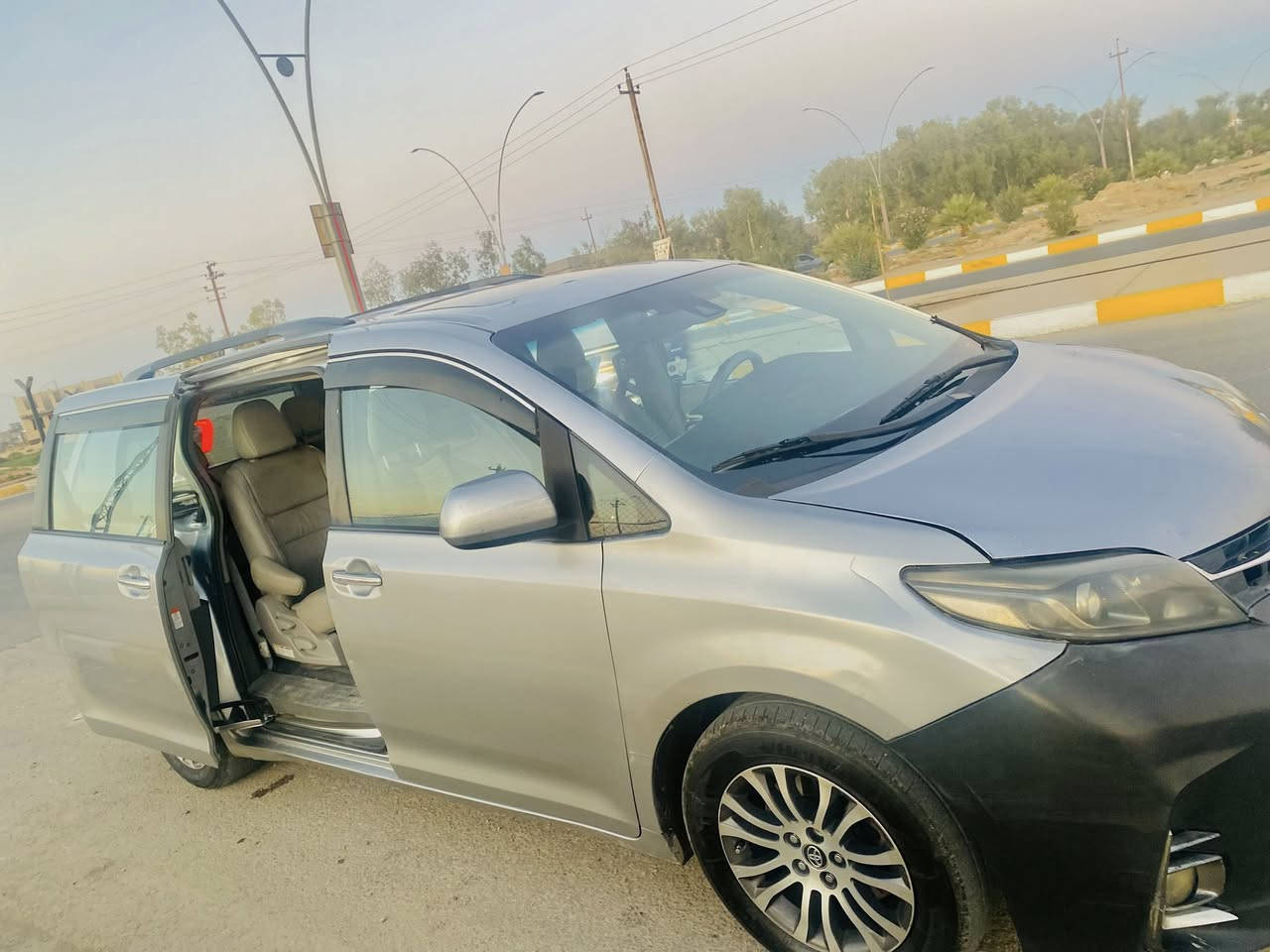 للبيع ‼️‼️

سينا 
رقمها صلاح الدين
موديل2018🔥
محرك6V شرط ما مفتوح 🚀
فول مواصفات 🔥🔥🔥
تحكمات  أبواب كهرباء 
شاشه كبيره 
ضررها واضح بالسونار 
السياره موقعها  الانبار📍📍

سعرها مناسب شراي يتفضل خاص 
***********
***********
