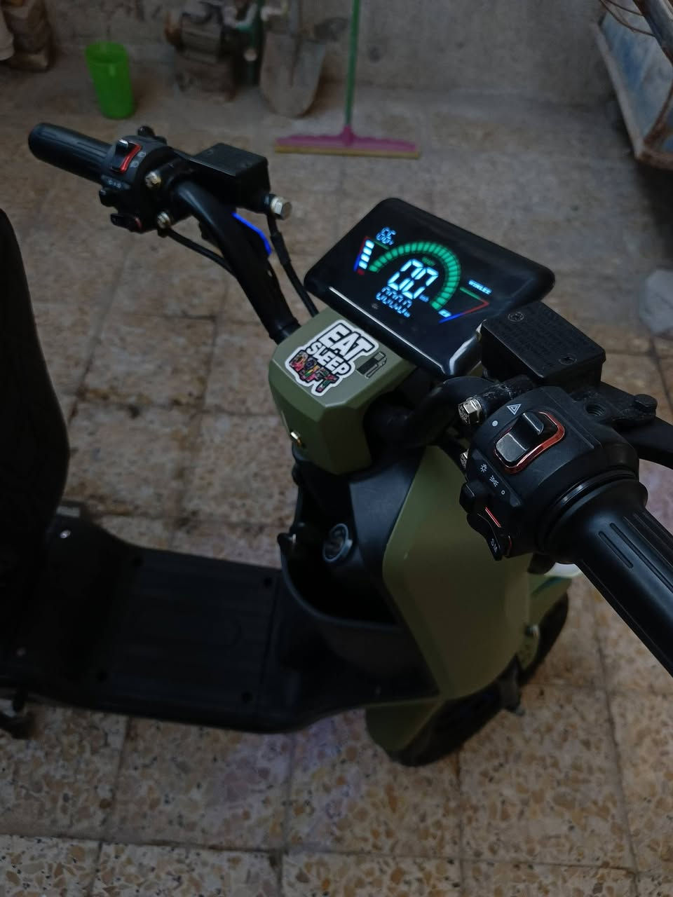 دراجة شحن R9
نظيفة ومرتبه

موديل 2025

نظام تشغيل سويج وبصمه وكارت

بطاريات بحاله ممتازه 

شاحنه ام الشاشة

البصرة المطيحة

 واتساب ***********
