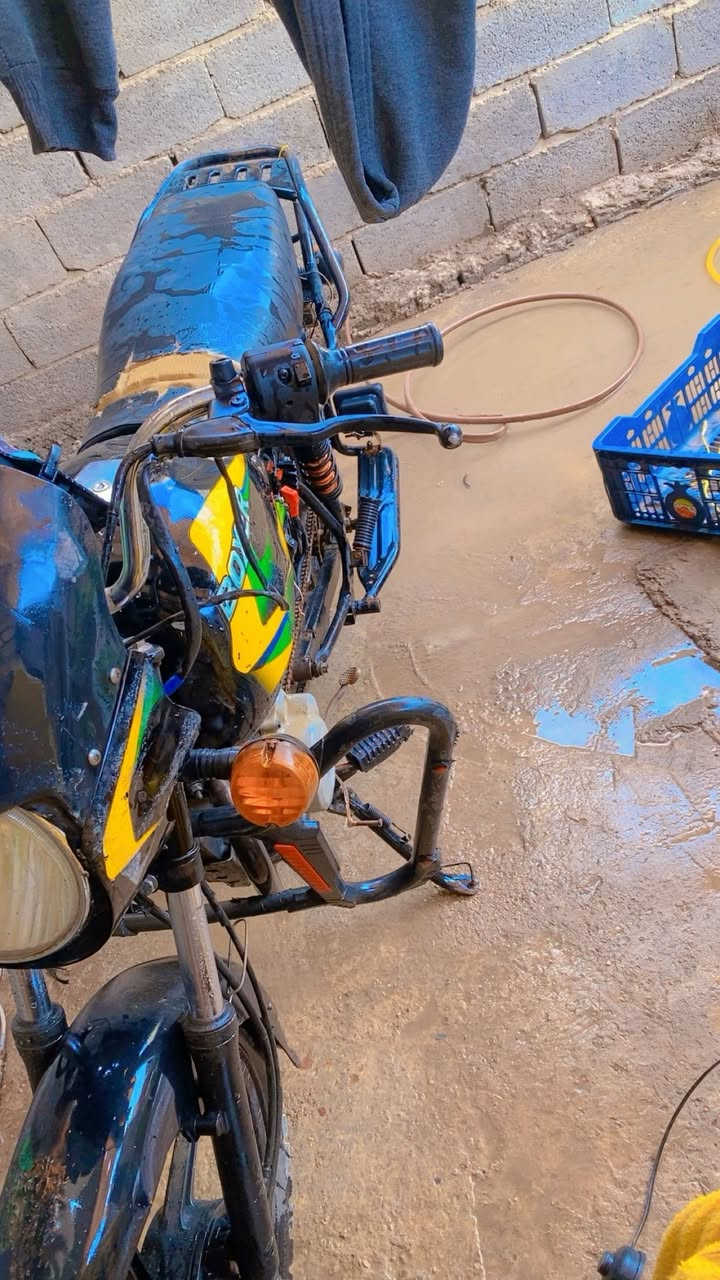 إسلام عليكم دراجه بوكسر للبيع موديل ٢٠٢١ كايمه رقم وسنويه  بس باسم راعيه بعده لان فلوس ماعندي احولهن متوازي ع بيته محتاج *********** عنوان بغداد ابو غريب
