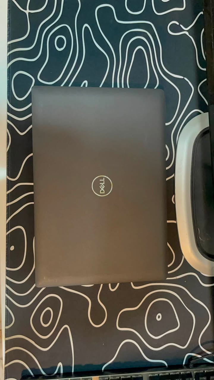 لابتوب ديل للبيع ادمن
المواصفات. جيل core i5 10
                                                    Ram 8 gb رام
 
                                              M.2 nvme 256gb
شاشة لمس
نضافة جيده جداً
اللابتوب مناسب للأعمال والطلاب
للاستفسار ا *********** واتساب
ضمان اسبوع 
متوفر توصيل
