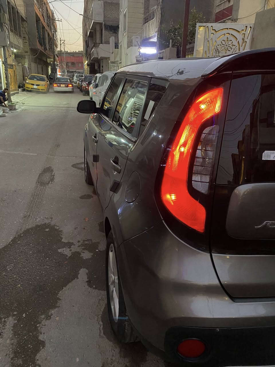 سلام عليكم 
صول امريكي ٢٠١٧
محرك ١٦٠٠ 
حادثها جاملغ خلفي وجنطه وثنينهم صبغ يعني قطعتين السياره بيها فقط بدون دواخل بدون شواصي
تدفئه تبريد كله شغال 
مكينه وكير كفاله شرط
داش كام+ كامره خلفيه
رقم بغداد انكليزي تحويل ثاني يوم
ماشيه ٧٢ميل حقيقي
سياره جديده وحلوه ترايك للبصره 
سعر ١٢٥ عنوان بغداد الاعضميه
***********
