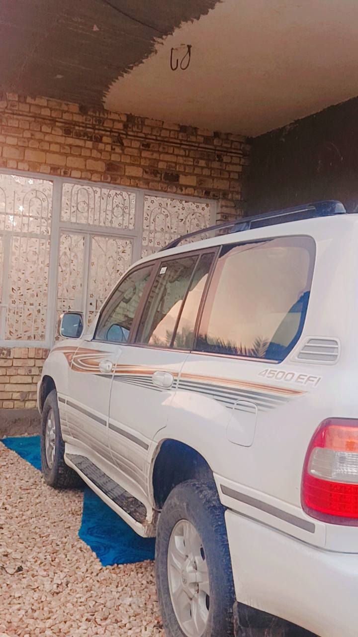 السلام عليكم ورحمة الله
لاند كروزر فول مواصفات موديل 2006 
 السياره مكينه وگير مكفولات رقم اربيل سنويه ماساقطه تريد وكاله تريد مداور السياره بيه بلا جاملغ الايمن هاي بالصوره طخه
مكان السياره النجف الاشرف

(مكلف بل نشر )
***********
