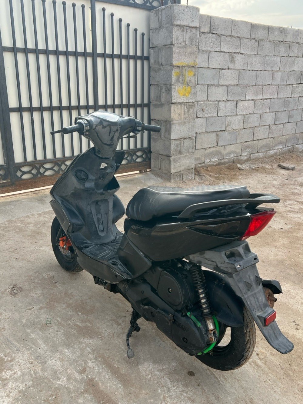 سلام عليكم للبيع ماكس مضلع ياباني مامفتوحه جيب فيتر وافحص شلعه ومعدل كهربائيات كلها شغاله لايت اشاير هورن سلف ملاحظه فقط الباتري ضعيف مكاني البصره قضاء الدير