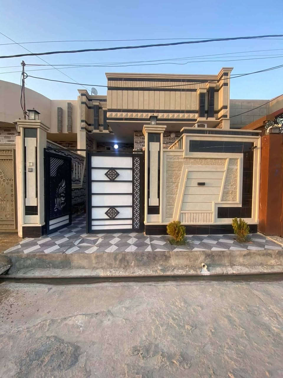 بيت للبيع 
الموقع الملايين الثانيه
قرب عماره ابو فهد
المساحه...114م
الوجه.....6م
غرفه نوم 
استقبال
هول 
مشتملات
بيتونه واسعه
البيت مع اثاث
طخم ديوان
مع كاونترات
للاستفسار اكثر 
***********☎️
***********☎️
