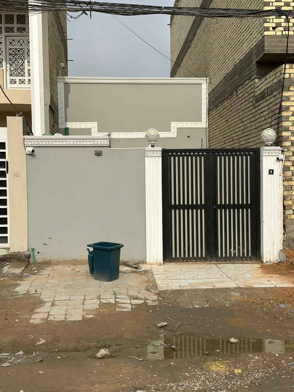 بيت 100 متر للبيع
كوفه حي العسكري بضهر شارع العريض مال مستشفى العراقي المربع المقابل صمون قحطان على الحديق وجه 

بي  -طرمة -  مطبخ  - غرفه -  صاله -  صحيات خارجيه و داخليه 
للاستفسار اكثر ***********
