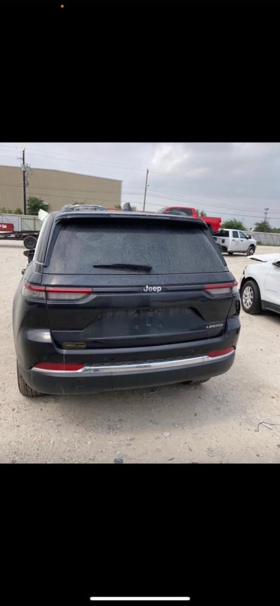 السلام عليكم جيب لمتدد موديل 23 ماشيه 22 فول ما عدا الفتحه للبيع او مراوس السعر 265 بعداد باسمي مكانه المنصور للاستفسار *********** او واتس ***********
