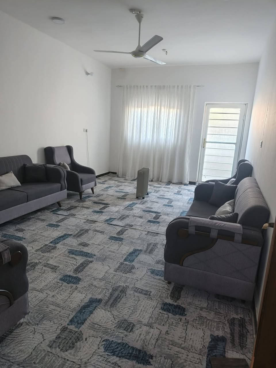 السلام عليكم
🏠 🏡 🛖 طابو صرف للبيع مساحة 214 بدوح طابقين
ط1 غرفتين وصالة وبراني ومطبخ وصحيات داخليه وخارجيه وطارمة صب كونكريت البيت جدآ جدآ نظيف ومرتب تحفة 
ط2 غرفتين وصالة وحمامات عكادة بناء سنه 2023 
بناء الشركة بسسسسس هيكل وتشيط شخصي درجة أولى 
مطلوب للمصرف العقاري 88 مليون تسديد بشهر 460 ألف 
بيد صاحب العقار 90 مليون قابل للتفاوض 
البيت قريب ع أسواق الياقوت نهايته الدوح 
***********
