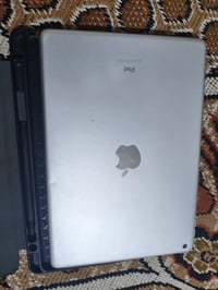 ايباد 9 نضيف كلش السعر 250   07838710744