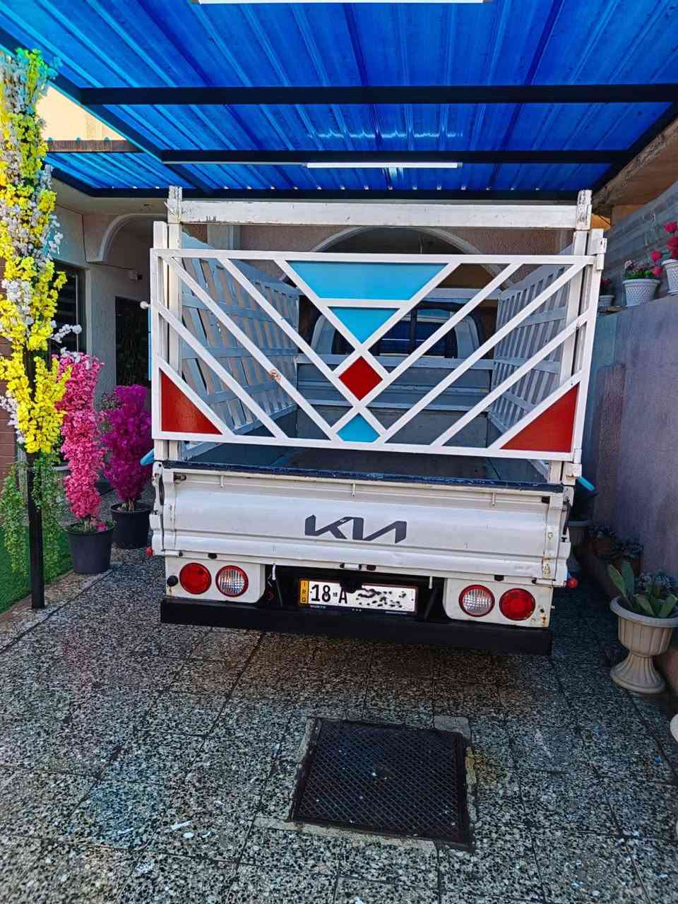 . السلام عليكم/ كيا بنكو ٢٠١٥ رقم بابل انكليزي.جديد سنويه وهزه جديده وبسمي شخصيا..محرك ٢٧٠٠ جدا نضيف لا تبخير ولا تنقيص..سياره كفاله عامه لا صبغ ولا ضربه رقم شاصي واضح.. حداديه كله جديد. سياره متعوب عليه مال جناي..مكاني بغداد الأعلام تقاطع درويش.السعر ١١٥ للاتصال ***********
