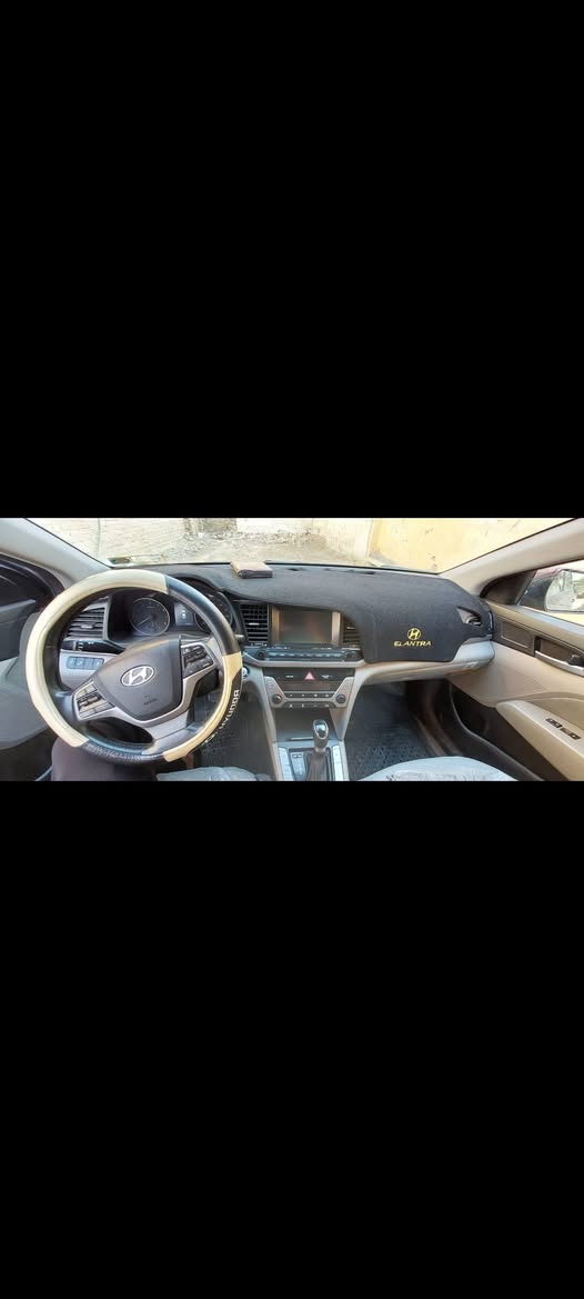 النترا17 امريكي (محرك 2000دوش/كير اوتماتك AT)
حادث ( جنطة فقط وهنا جاملغ امامي )
بدون ايرباك ماشية 83 الف 
المحرك كفالة عامة من الفتح على وضع الشركة
رقم بغداد (الرقم الدولي) السيارة بأسمي هزة جديدة شرط التحويل.
فول مواصفات عدى الفتحة(بصمة/ رادار /تدفئة كشنات/ بصمة ابواب/عدسات Led /اشاير مري/ شاشة كار بلي/ تبريد بيانو منفصل/3 انظمة قيادة/ صندوق كهربائي/تحكم ستيرن /مثبت سرعة/ تحكم مري كهربائي/حساس ضغط الاطارات +اطارات جديدة )
(كير ومحرك وضع شركة +حدادية+ تبريد+
صدر عل وضع الشركة)
بيها كم شخط  موضحات بالسونار وتكحيلات بسيطةوتفطر بالجامة الامامية.
السعر 130قفل 
مكاني الديوانية 
للاتصال/***********
