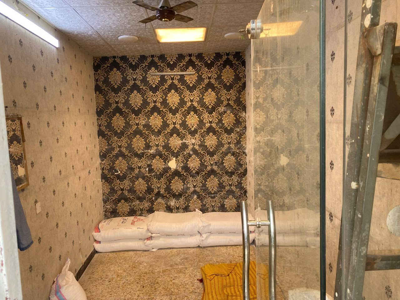 مخبز لبيع اخبز جوه الف
بغداد شهداء،العبيدي 
لا يوجد مبيت 
السعر  مليونين 
***********
