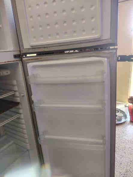 ثلاجة للبيع العنوان حي العسكري ٨٠ الف الاتصال على هذا الرقم ***********
