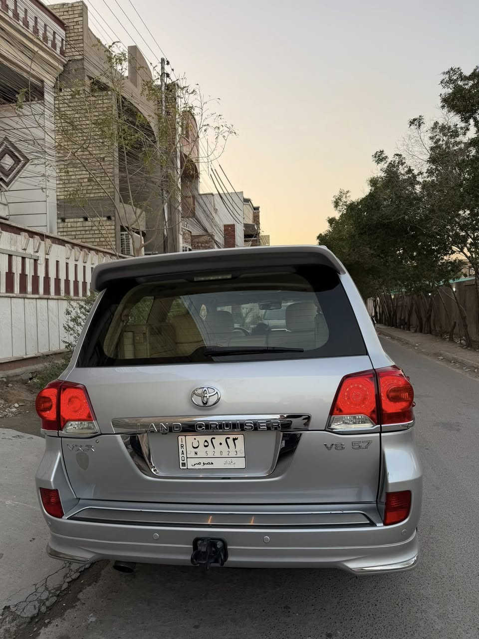 سلام عليكم 

لاند كروز 2014 V8
لون رصاصي سلفر
رقم بغداد 
ماشية 82k
محرك 8 سلندر VXR🔥

مواصفات فول للاخير
فتحة
كشنات جلد 
كشنات تدفئة تبريد
بصمة 
صندوق كهرباء
كيجات داخل لكزز 
شاشة جبيرة
هواي مواصفات بعد ومعروفة هية 

كير محرك صدر امامي خلفي مكفول شرط
السيارة بدون صبغ بدون بارد ابد صبغ فقي دعاميات للجمالية مصبوغة فقط

مكاني بغداد الطالبية 
للاستفسار اكثر ***********

السعر 40 يعني اربع شدات بيهة مجال بسيط
