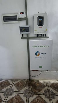 بطارية ١٠KW • انفيرتر ٦KW • ألواح ٦٠٠W