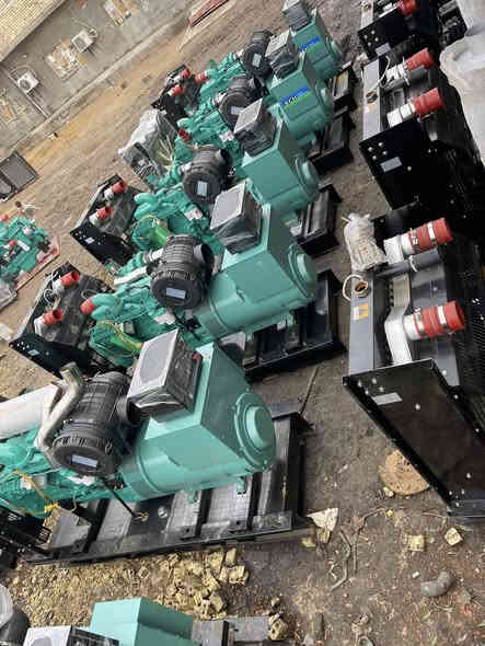 سلام عليكم تم وصول وجبة جديده صفر زيرو مولدات الكمنز 24 ولف 250 كيفي نضام حماية كامل يوجد من 100 كيفي إلى 250 كيفي العنوان بغداد رقم الهاتف***********
