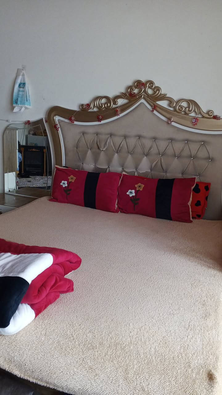 سلام عليكم متوفره غرفه نوم للبيع شويه تعبانه اكو بعد زاويه وا مخزن مال جربايه ول بيبان واكعه موجوده مابيهن شي بس شكلهوهن السعر 200 الف


**إذا كنت صاحب هذا الإعلان وتريد حذفه لأي سبب، رجاءا أرسل رسالة إلى الدعم الفني**