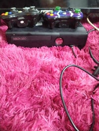 اخوان عندي جهاز اكس بوكس 360فول نضيف 100/100معا يدات عدد 2السعر 125وبي...