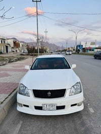 شاهینە • ٢٠٠٧ • مقاعد جلد