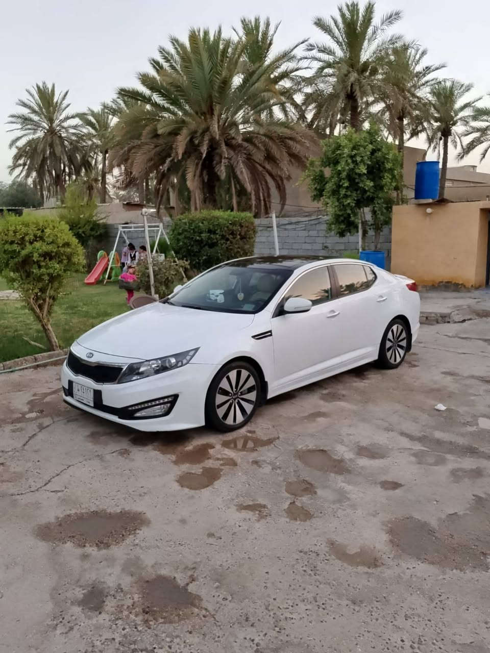سلام ..عليكم ..اوبتيما 2013 ..كلش نظيفه
خليجي ..محرك 2400 دووش
3 بصمات ...فتحه بانو راما 
فول مواصفات
في اي بي ..
بيهه طخه براس البنيد بارد
وطخه اباب الخلفي هم بارد .. سياره رقم بغداد ..بسمي ..مكان السياره انبار ....***********
