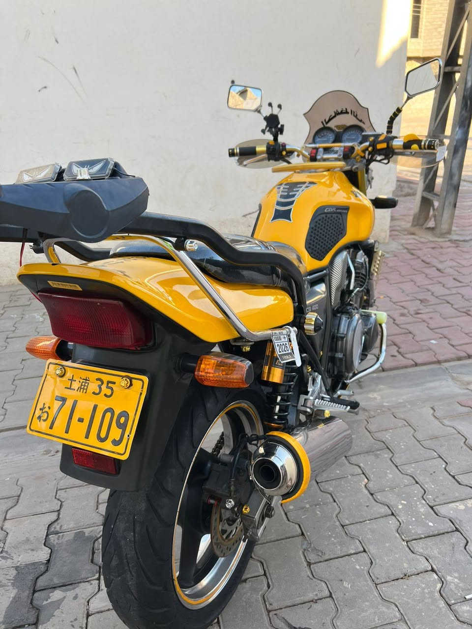 سلام عليكم  
CB400 
جيل اول 16 ولف  كفاله عامه بعدهه عله وضع شركه متصرف عليها لو ربع مال رمبه 
  بدون اوراق وبدون رقم 
 (( السعر 18 ونص ))
 عنوان رمادي تاميم ***********
