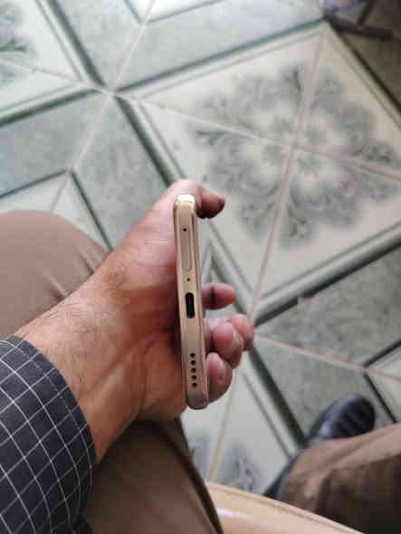 جهاز للبيع هونر اكس تسعه سي ذاكره ٢٥٦ عشوائيه ١٢ السعر ٢٢٥ وبي مجال حك الجيه اي استفسار على هذا الرقم *********** مكاني بعقوبه التحرير
