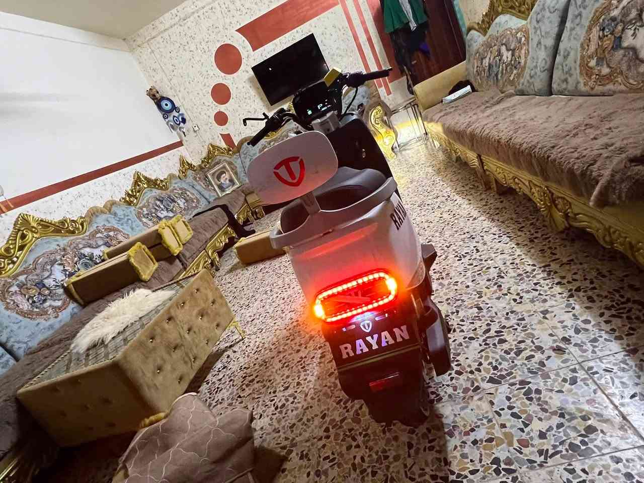 دراجه شحن c2البيع الدراجه زيرو صارلها شهرين من نازله من الرمبه السعر خاص ***********واتساب
