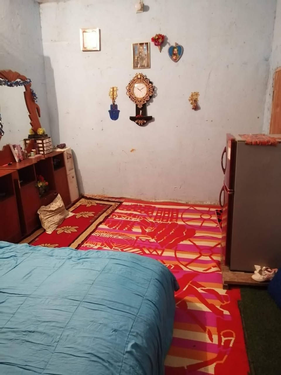 سلام عليكم 
المساحه ٢٠٠ متر البناء غرفة وحده ومطبخ وصاله وصحيات خارجية البناء مالته فرمستون الصطح عكاده اللأرضيه صبابه بدون ابياض السعر ٤٠ 
رقم التلفون ***********
